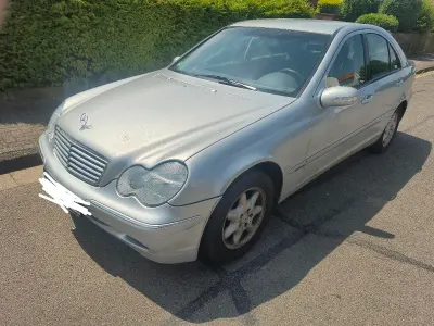 Gebraucht Mercedes C180 143 PS (105 kW) 2003 Silber Limousine