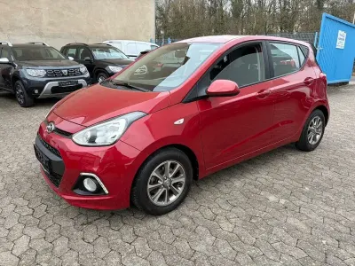 Gebraucht Hyundai i10 Edition 87 PS (63 kW) 2015 Red passion / mic Kleinwagen