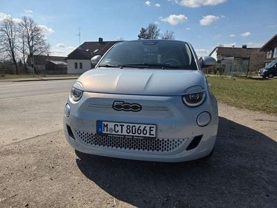 Gebraucht Fiat 500e La Prima 86 kW (118 PS) 2023 Blau Limousine