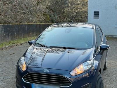 Gebraucht Ford Fiesta 101 PS (74 kW) 2013 Blau Kleinwagen
