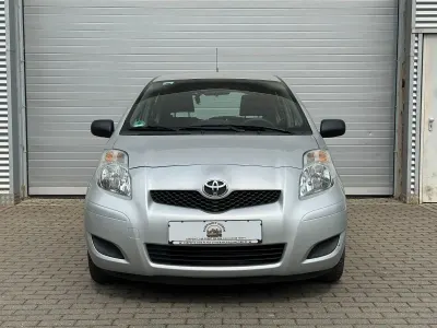 Gebraucht Toyota Yaris Cool 69 PS (50 kW) 2011 Silber Kleinwagen