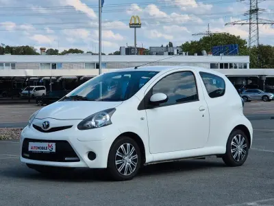 Gebraucht Toyota Aygo Cool 68 PS (50 kW) 2013 Weiß Kleinwagen