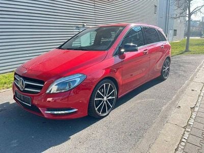 Gebraucht Mercedes B180 AMG 109 PS (80 kW) 2013 Rot Van / Kleinbus