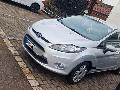 Gebraucht Ford Fiesta Trend 95 PS (69 kW) 2011 Silber Kleinwagen
