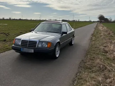 Brugt Mercedes 230 132 HK (97 kW) 1989 Grå Sedan