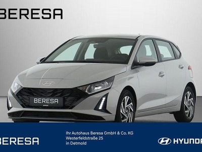 Nieuw Hyundai i20 Trend 101 PK (74 kW) 2025 Grijs Sedan