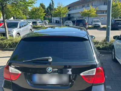 Gebraucht BMW 318 129 PS (94 kW) 2006 Schwarz Kombi