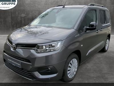 Begagnad Toyota Proace Comfort 100 kW (136 HK) 2023 Grå Minibuss