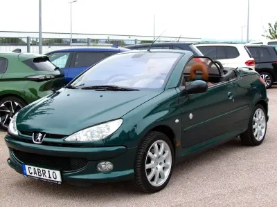 Gebraucht Peugeot 206 CC Roland Garros 109 PS (80 kW) 2003 Gruen "tiebreak"/metallic Cabrio