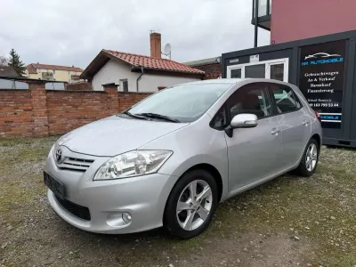 Used Toyota Auris Basis 99 HP (72 kW) 2013 Silver Hatchback