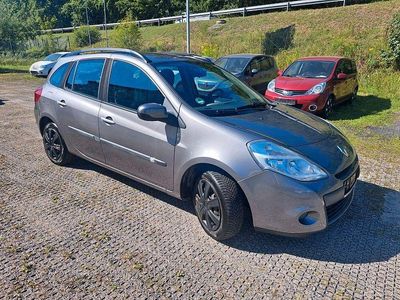 Grau Gebraucht 2010 Renault Clio II Expression Limousine | 2.995 € (Etwas zu teuer)