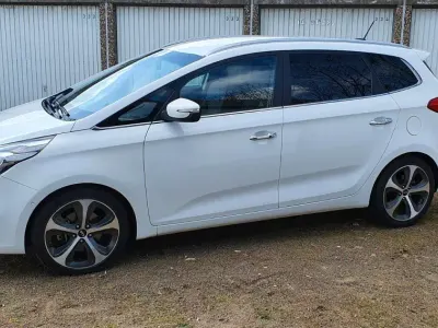 Gebraucht Kia Carens Spirit 136 PS (100 kW) 2014 Weiß Van / Kleinbus