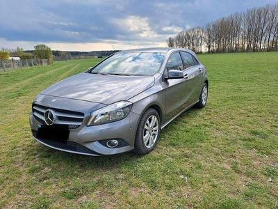 Usata Mercedes A180 122 CV (89 kW) 2014 Grigio Berlina