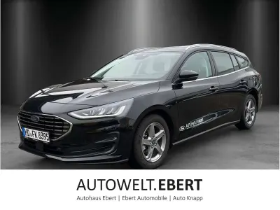 Gebraucht Ford Focus Titanium 125 PS (91 kW) 2025 Frostweiß Limousine