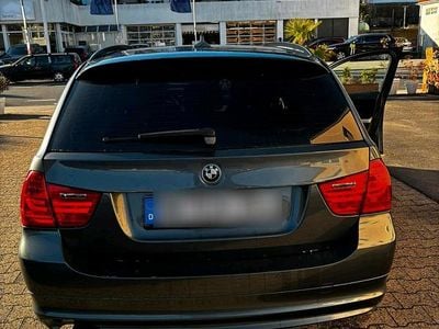 Gebraucht BMW 320 170 PS (125 kW) 2011 Grün Kombi