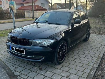 Gebraucht BMW 116 122 PS (89 kW) 2009 Schwarz Kleinwagen