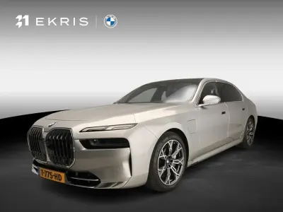 Gebraucht BMW 750e Sport Line 489 PS (359 kW) 2023 Grau Limousine