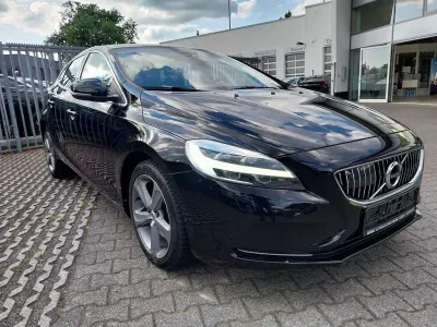 Gebraucht Volvo V40 Inscription 122 PS (89 kW) 2017 Schwarz Limousine