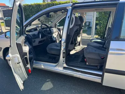Używany Citroën C8 Exclusive 140 KM (102 kW) 2006 Srebrny Minivan