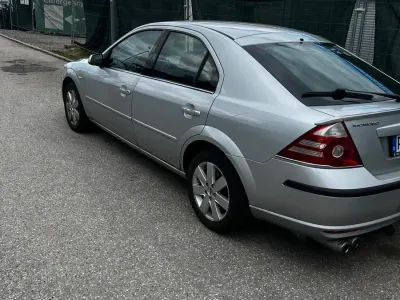 Gebraucht Ford Mondeo 125 PS (91 kW) 2001 Grau Limousine