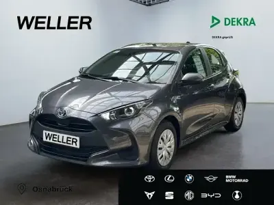 Gebraucht Toyota Yaris Hybrid Business Edition 116 PS (85 kW) 2023 Grau Kleinwagen