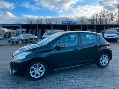 gebraucht Peugeot 208 1.4 Active HDi *Automatic* / Navigation