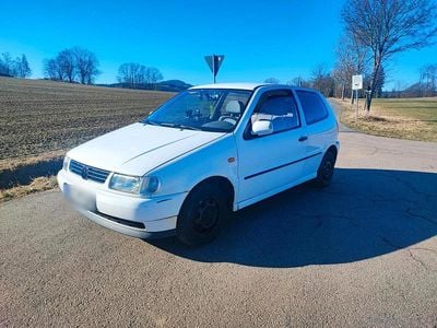 Gebraucht VW Polo 60 PS (44 kW) 1995 Weiß Kleinwagen