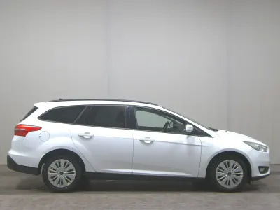 Gebraucht Ford Focus Trend 95 PS (69 kW) 2015 Frost weiss Kombi