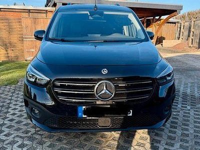 Gebraucht Mercedes T180 Progressive 116 PS (85 kW) 2025 Schwarz Van / Kleinbus