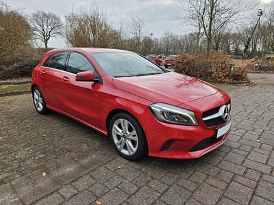 Gebraucht Mercedes A180 122 PS (89 kW) 2017 Rot Limousine