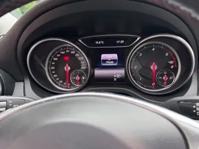 Używany Mercedes CLA220 177 KM (130 kW) 2018 Czerwony Sedan/Limuzyna