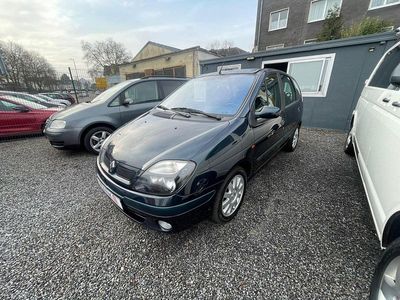 Grün Gebraucht 2003 Renault Scénic Expression Van / Kleinbus | 2.199 € (Teuer)