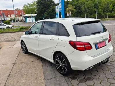 Gebraucht Mercedes B200 Edition 136 PS (100 kW) 2019 Weiß Kleinwagen