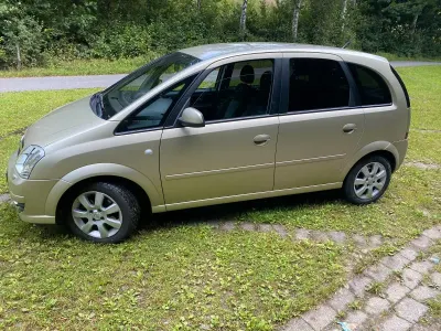 Usata Opel Meriva 105 CV (77 kW) 2010 Oro Monovolume