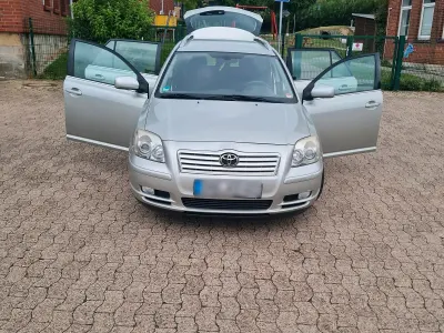 Gebraucht Toyota Avensis Executive 129 PS (94 kW) 2004 Silber Kombi