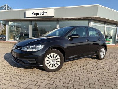 Second-hand VW Golf VII Trendline 110 CP (80 kW) 2018 Negru Berlinǎ