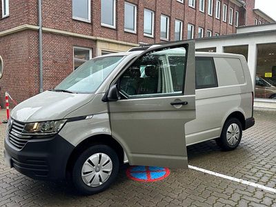 Gebraucht VW Transporter 110 PS (80 kW) 2023 Grau Van