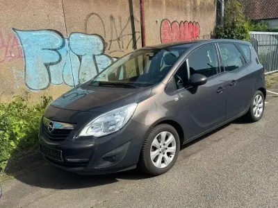 Gebraucht Opel Meriva Color Edition 140 PS (102 kW) 2013 Grau Van / Kleinbus