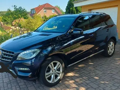 Gebraucht Mercedes ML350 258 PS (189 kW) 2014 Blau SUV