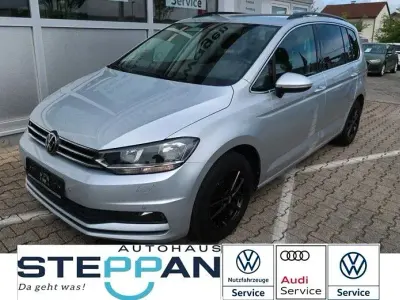 Gebraucht VW Touran Comfortline 150 PS (110 kW) 2023 Reflexsilber Van / Kleinbus