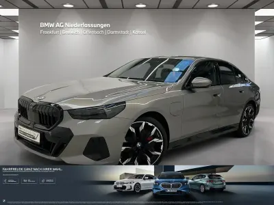 Gebraucht BMW 550e M Sport 489 PS (359 kW) 2025 Grau Limousine