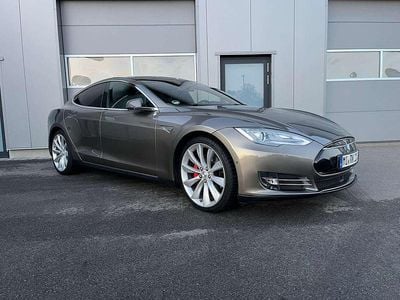 Silber Gebraucht 2015 Tesla Model S Kleinwagen | 24.900 € (Fairer Preis)