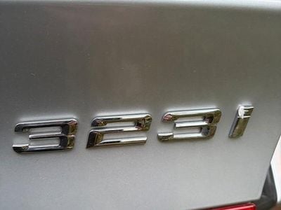 Gebraucht BMW 323 170 PS (125 kW) 1999 Silber Limousine