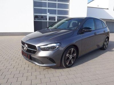 Gebraucht Mercedes B200 Progressive 150 PS (110 kW) 2024 Grau Van / Kleinbus