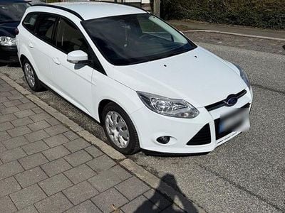 Usata Ford Focus 115 CV (84 kW) 2013 Bianco Station wagon