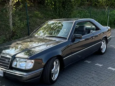 Gebraucht Mercedes 220 150 PS (110 kW) 1992 Schwarz Coupé