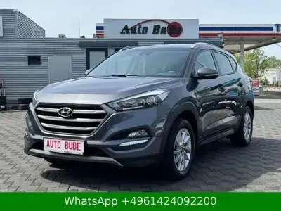 Gebraucht Hyundai Tucson Intro Edition 177 PS (130 kW) 2016 Grau SUV