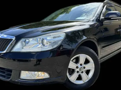 Gebraucht Skoda Octavia Ambiente 122 PS (89 kW) 2009 Schwarzmagic perleffekt Kombi