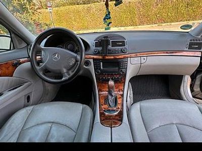 Mercedes E320