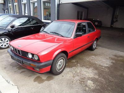Gebraucht BMW 318 113 PS (83 kW) 1988 Rot Limousine